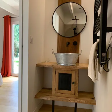 Aux Logis De Fonfroide Chez Mylene & David Bed and breakfast 3*