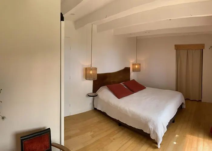 Aux Logis De Fonfroide Chez Mylene & David Отель типа 